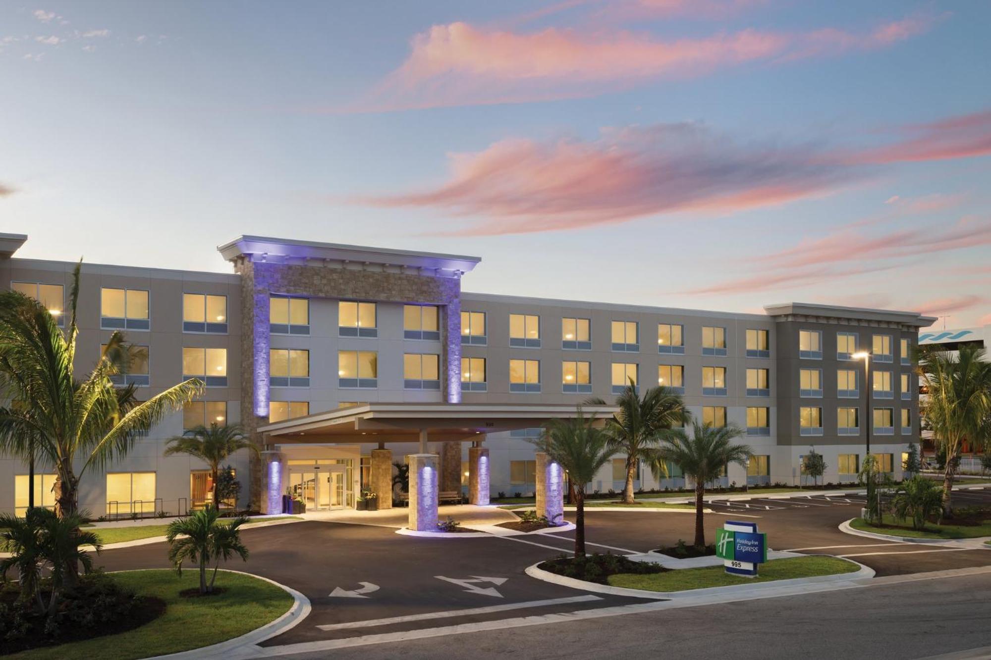 Holiday Inn Express Cape Canaveral By Ihg エクステリア 写真